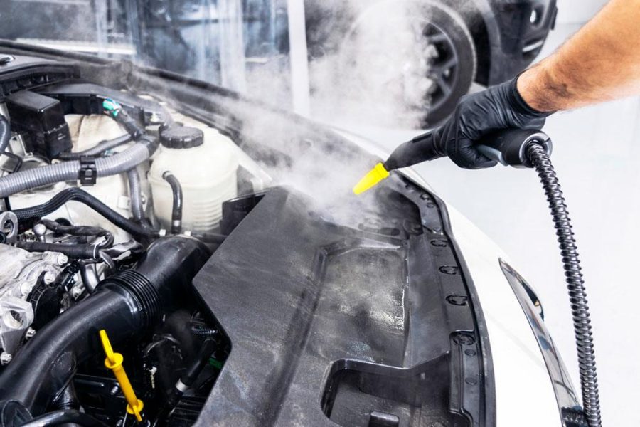 Como lavar o motor de um carro em casa e se deve ser feito ou não